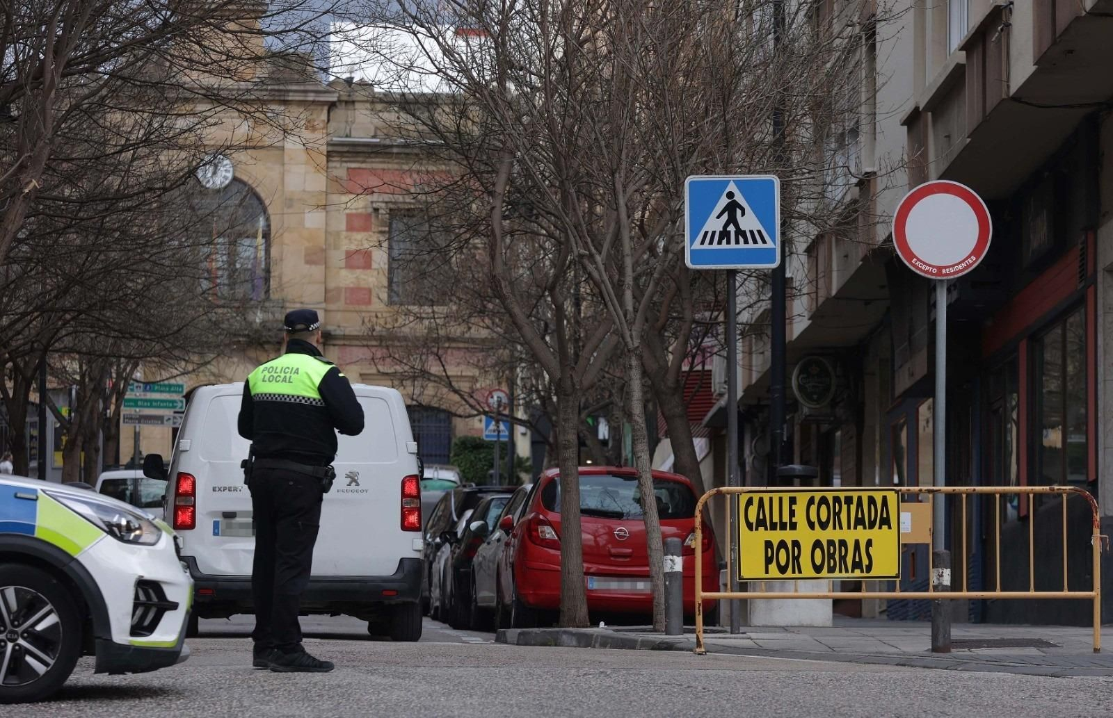 La calle Trafalgar de Algeciras, este lunes a mediodía.