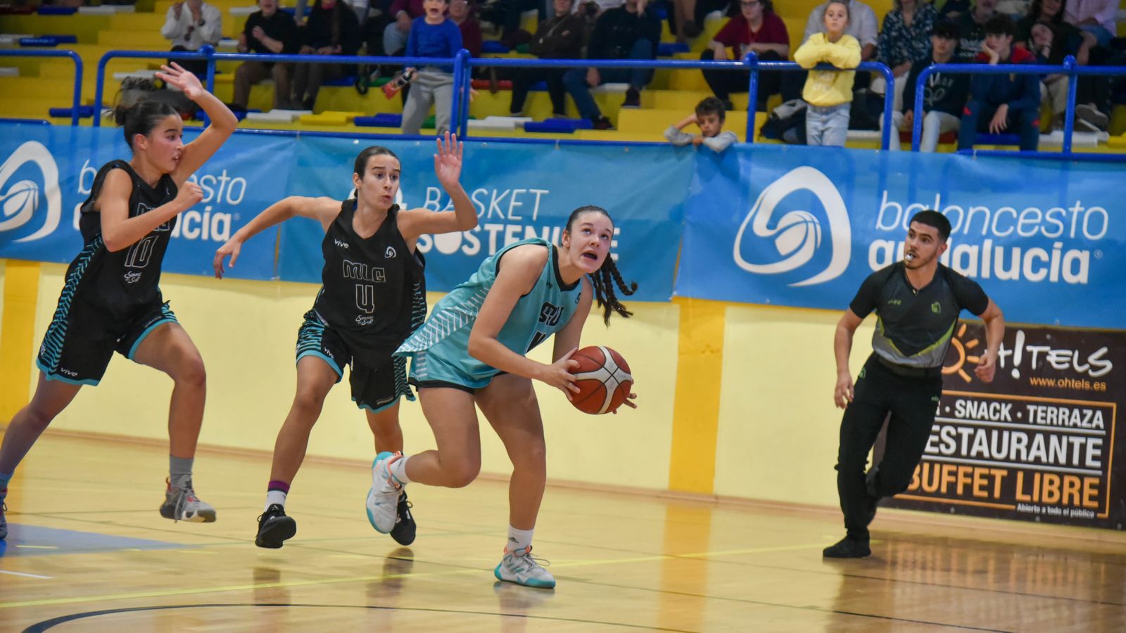 Las fotos de la segunda jornada del Andaluz infantil femenino de baloncesto en La Línea