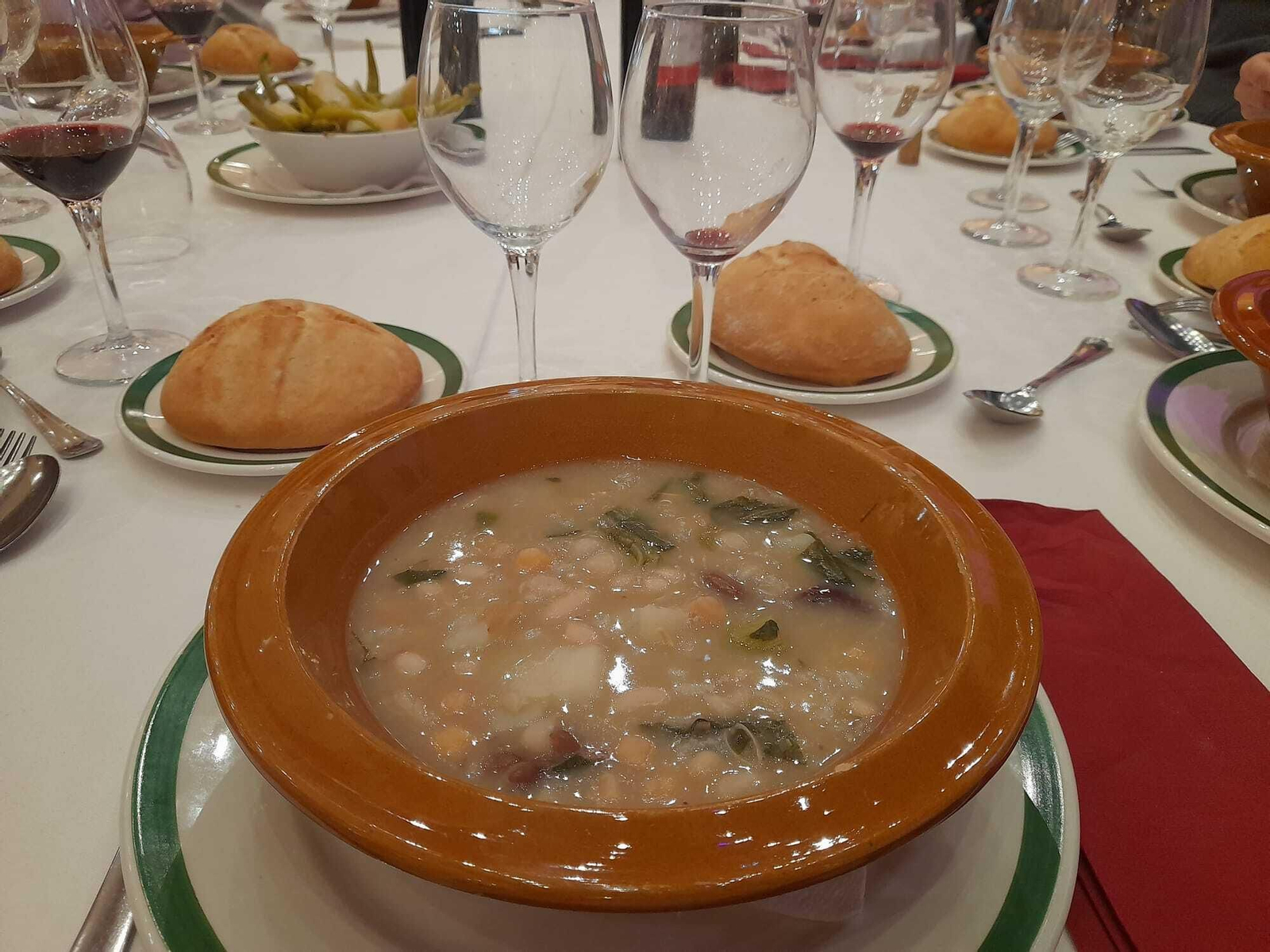 Una ruta gastronómica en Granada enaltece la olla de San Antón