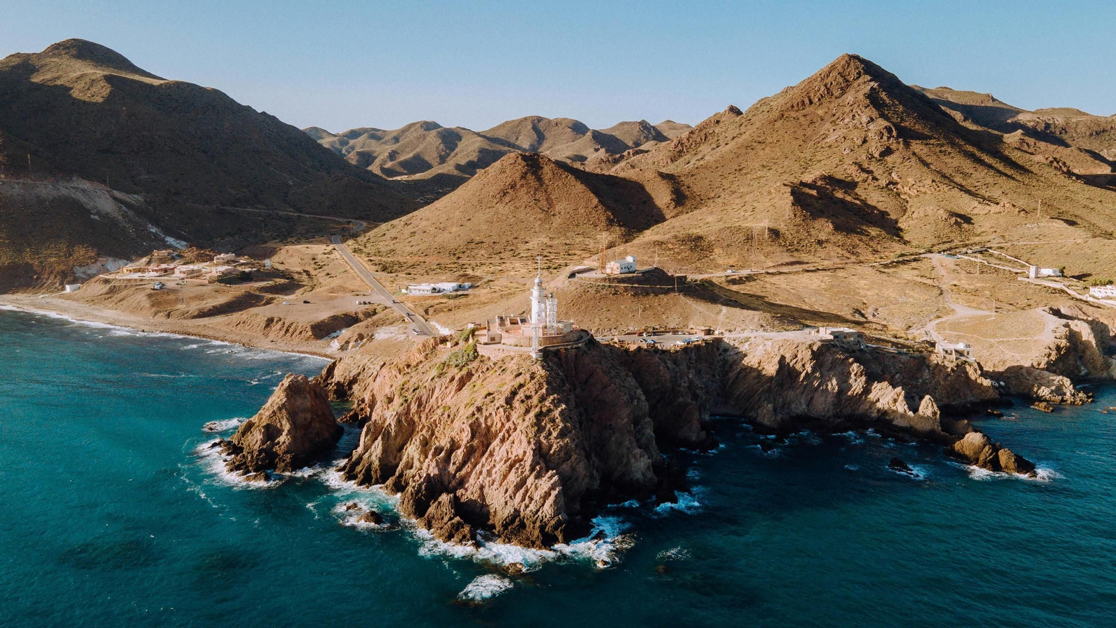 Almería sobre ruedas: la libertad de descubrir la provincia en coche
