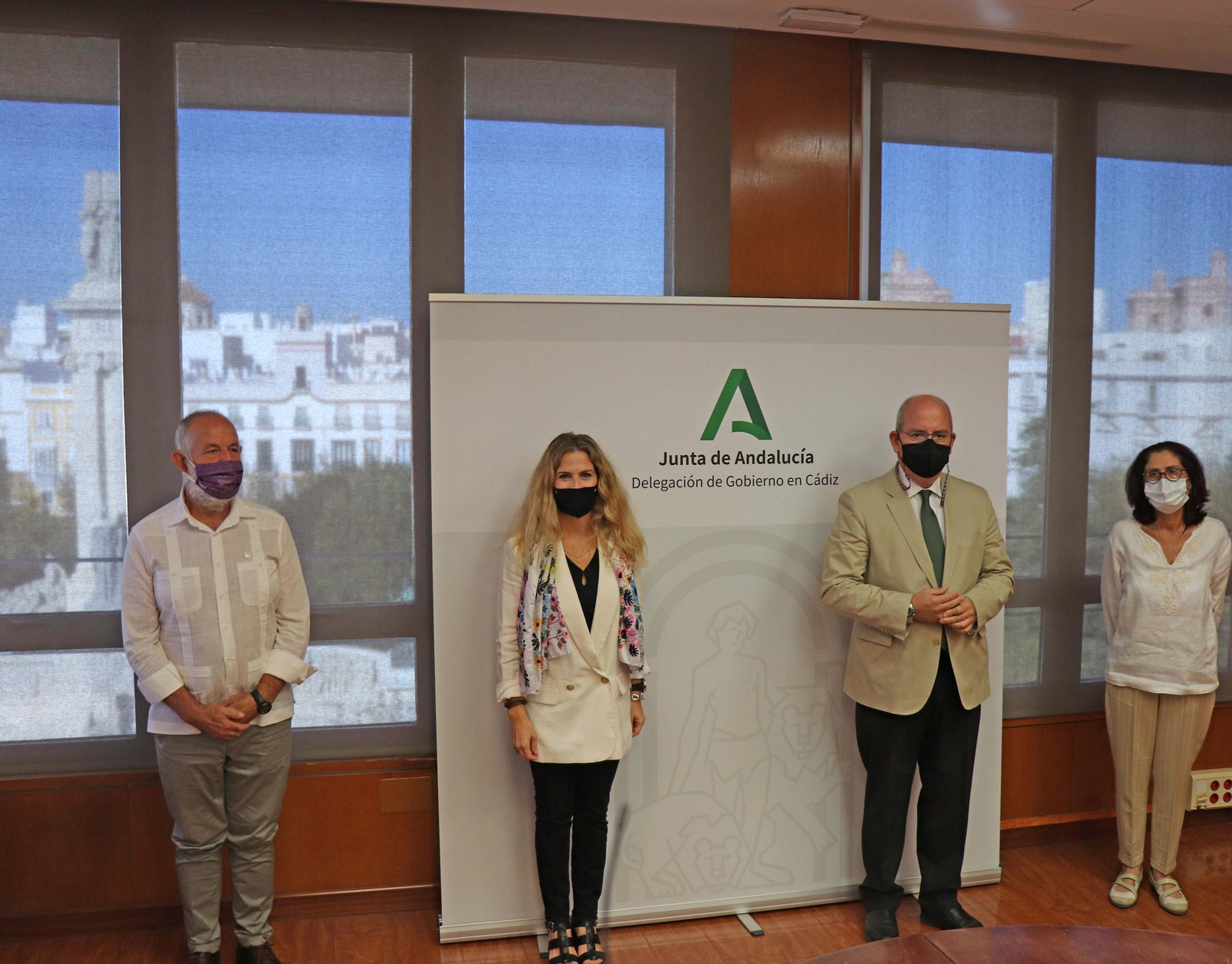 De izquierda a derecha, Antonio Pavón (UGT), Ana Mestre (Junta), Javier Sánchez Rojas (CEC) y Dolores Rodríguez (CCOO).