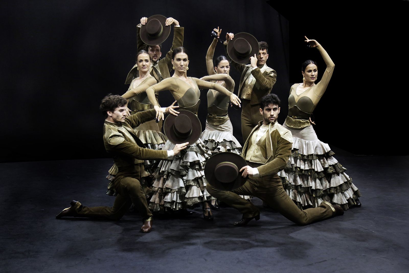 Elenco que participa en la coreografía ‘Eterna Iberia’ con el Ballet Nacional de España.