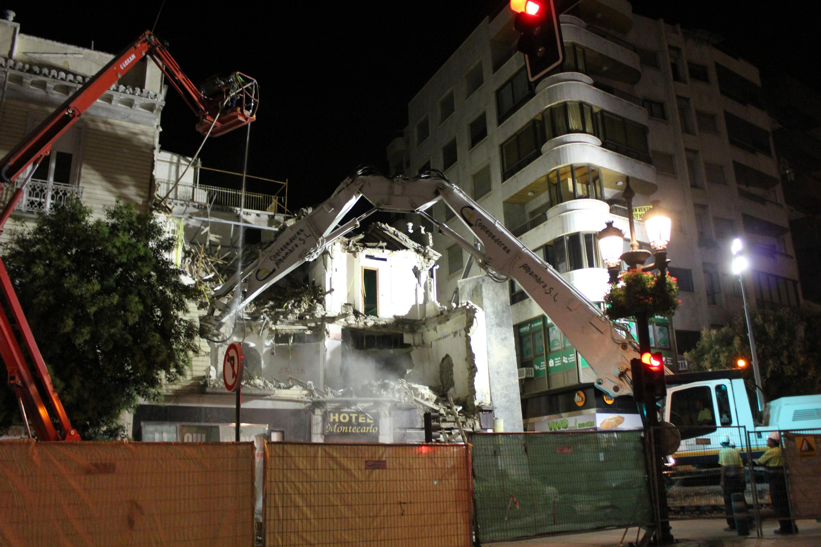 Imágenes del derribo del Hotel Montecarlo