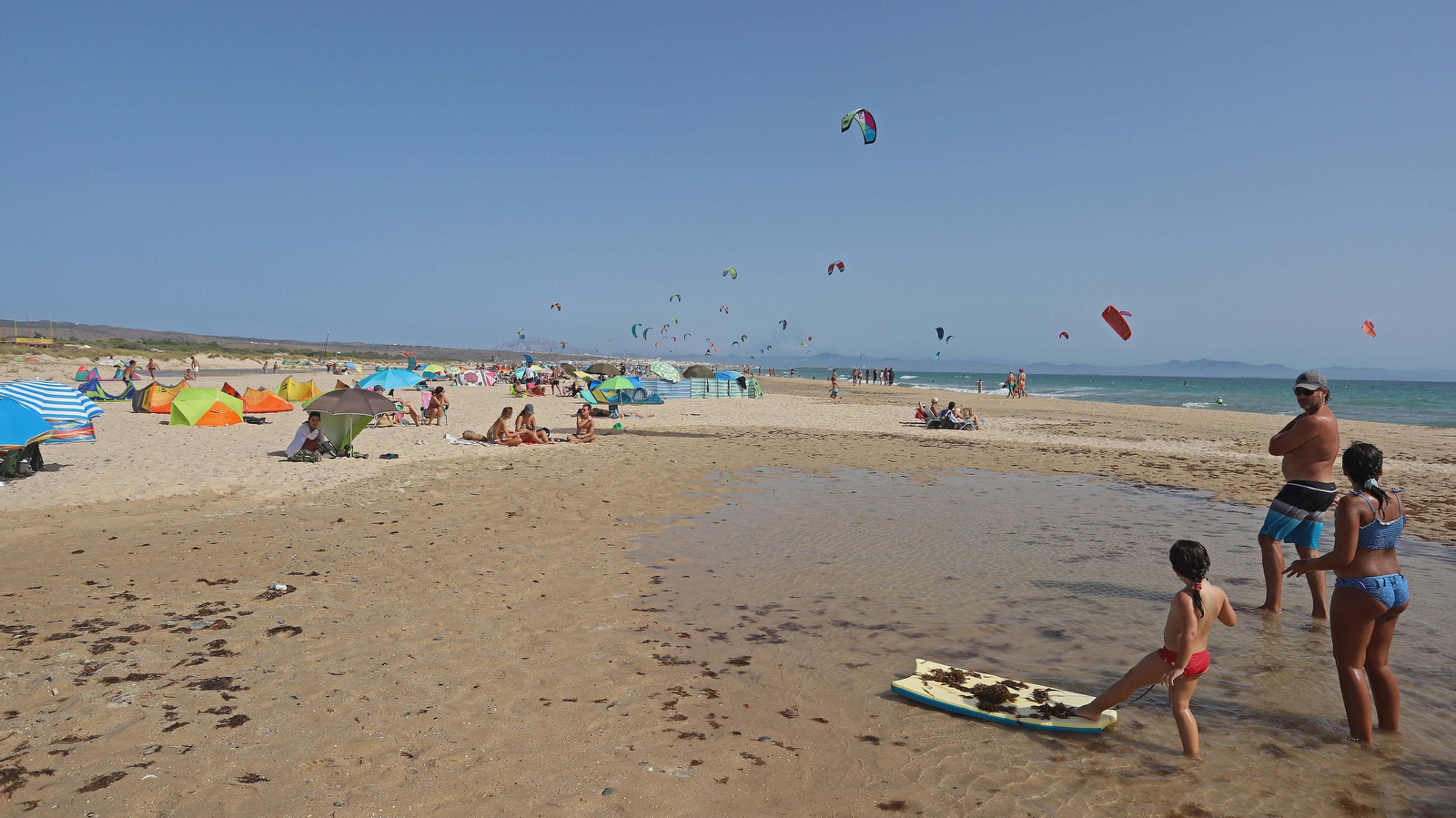 El calor llenas la playas el primer fin de semana de agosto