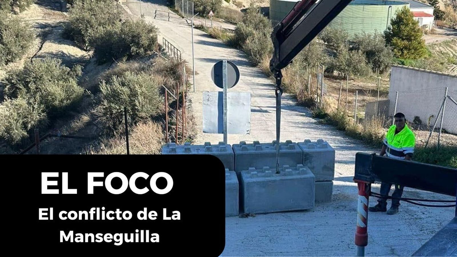 Retirada del muro colocado por el Ayuntamiento de La Guardia a la entrada de La Manseguilla