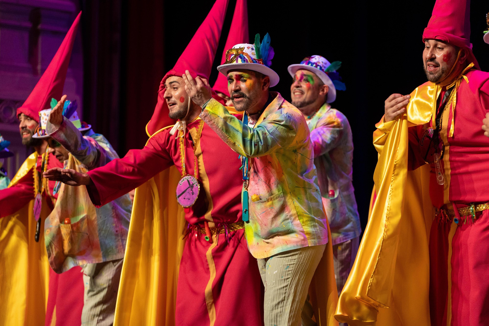 Imágenes de la actuación de la murga de Ayamonte "Pa cruz, esta que llevo encima" en el Carnaval Colombino