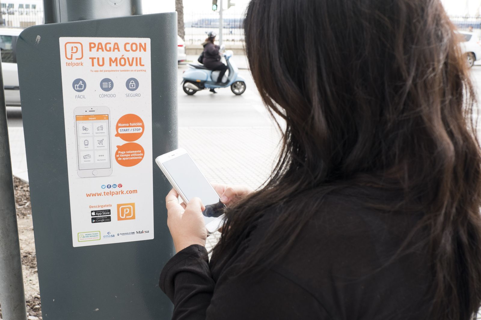 Los parquímetros recogen la información de cómo pagar con el móvil.