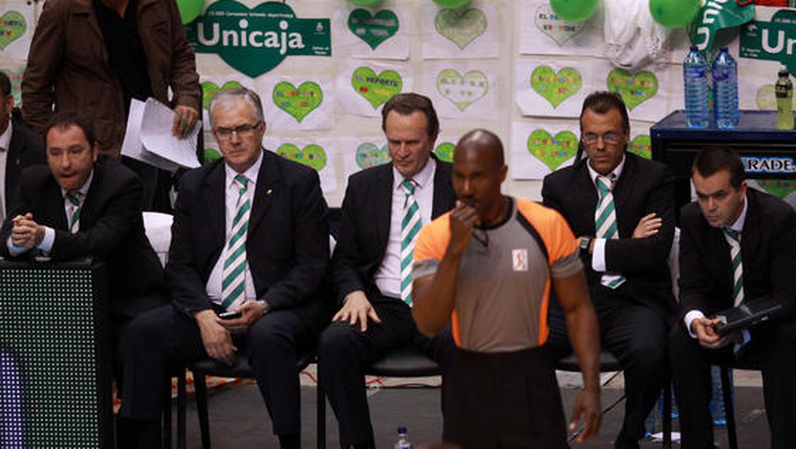 Los malagueños firman un 12-5 en la segunda vuelta y tras ganar al equipo vitoriano (70-62) consiguen el deseado quinto puesto


Foto: Migue fernandez