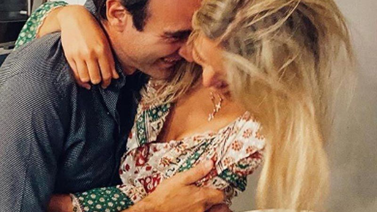 Enrique Ponce y Ana Soria en la foto con la que anunciaron su noviazgo Enrique Ponce y Ana Soria en la foto con la que anunciaron su noviazgo