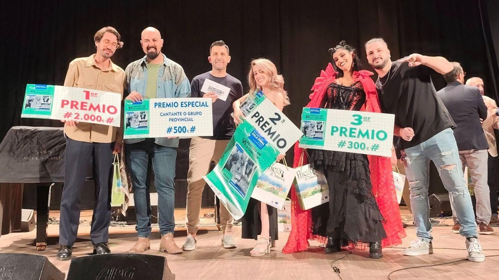 Luismi Partera, primero por la izquierda, en la entrega de los premios.