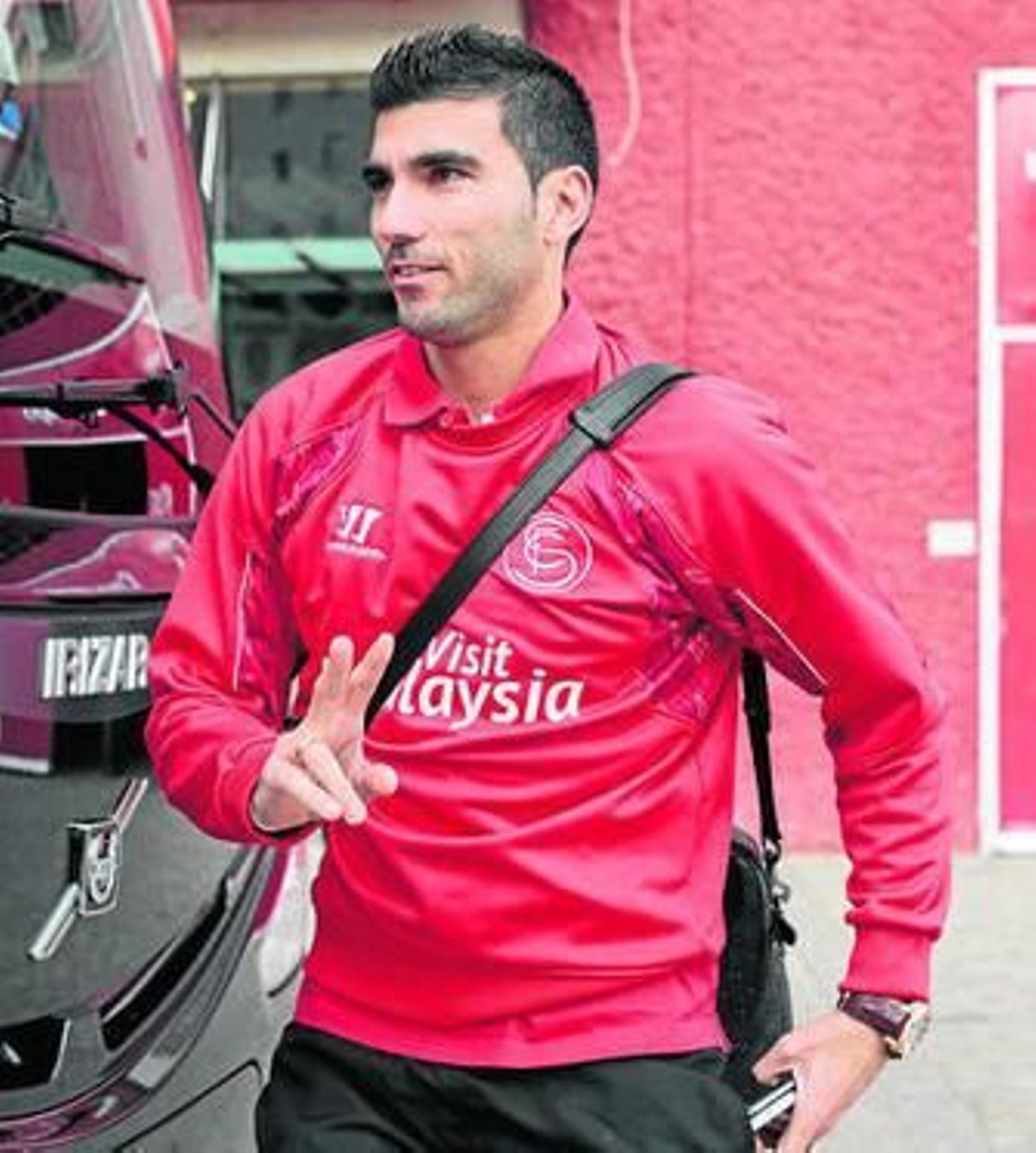 Reyes realiza un gesto optimista antes de viajar a Cornellà, donde se lesionó los isquiotibiales.