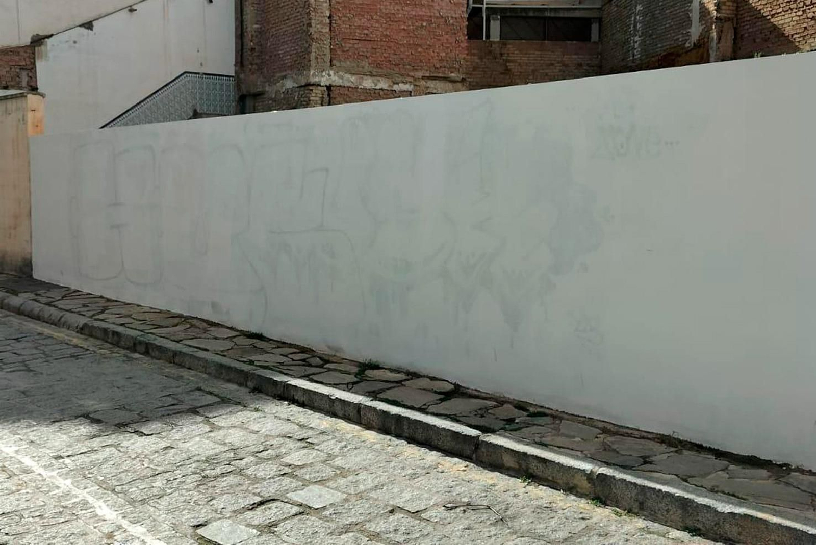 Muro pintado para eliminar pintadas