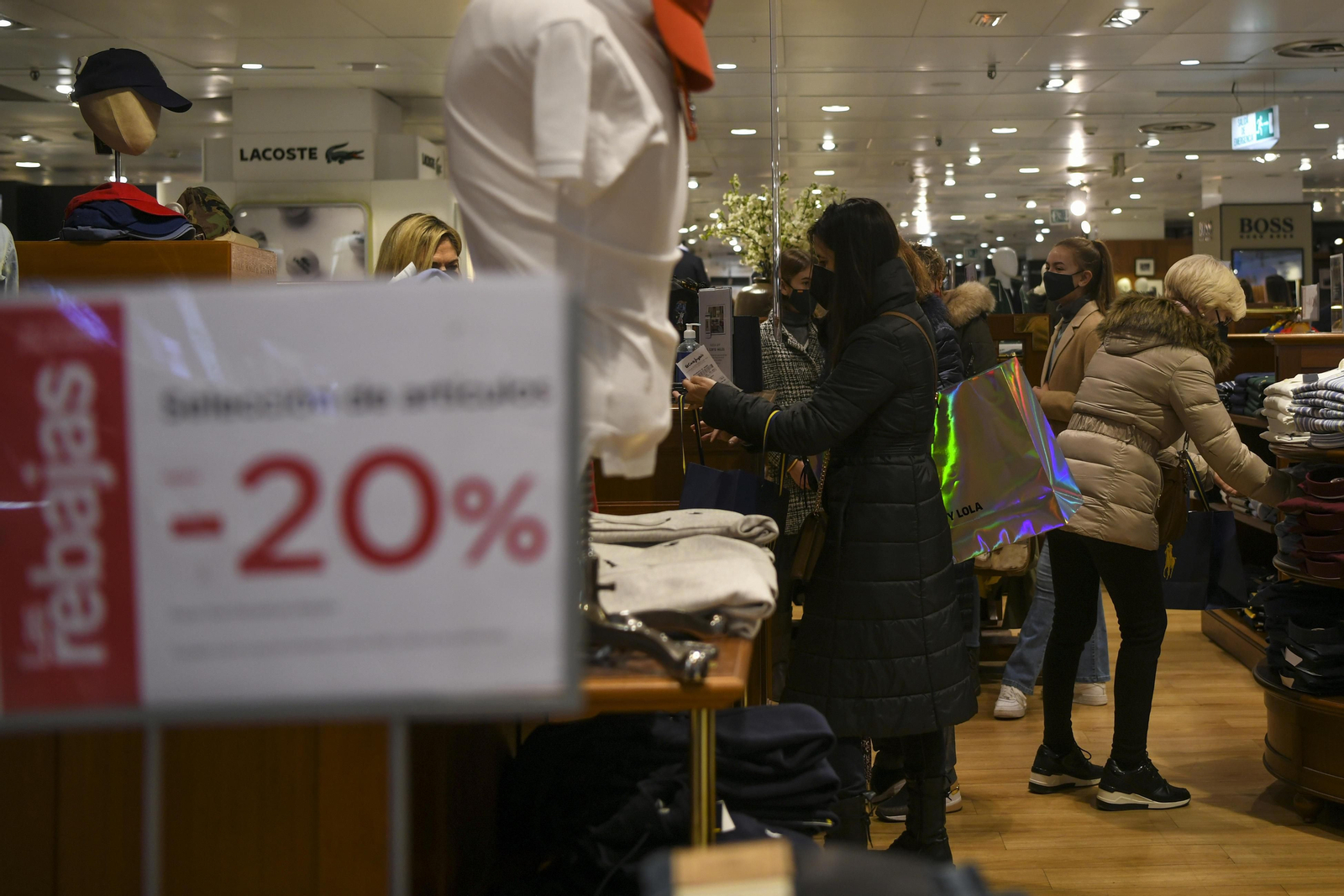 Fotos: el inicio de las rebajas en el Corte Inglés de Granada