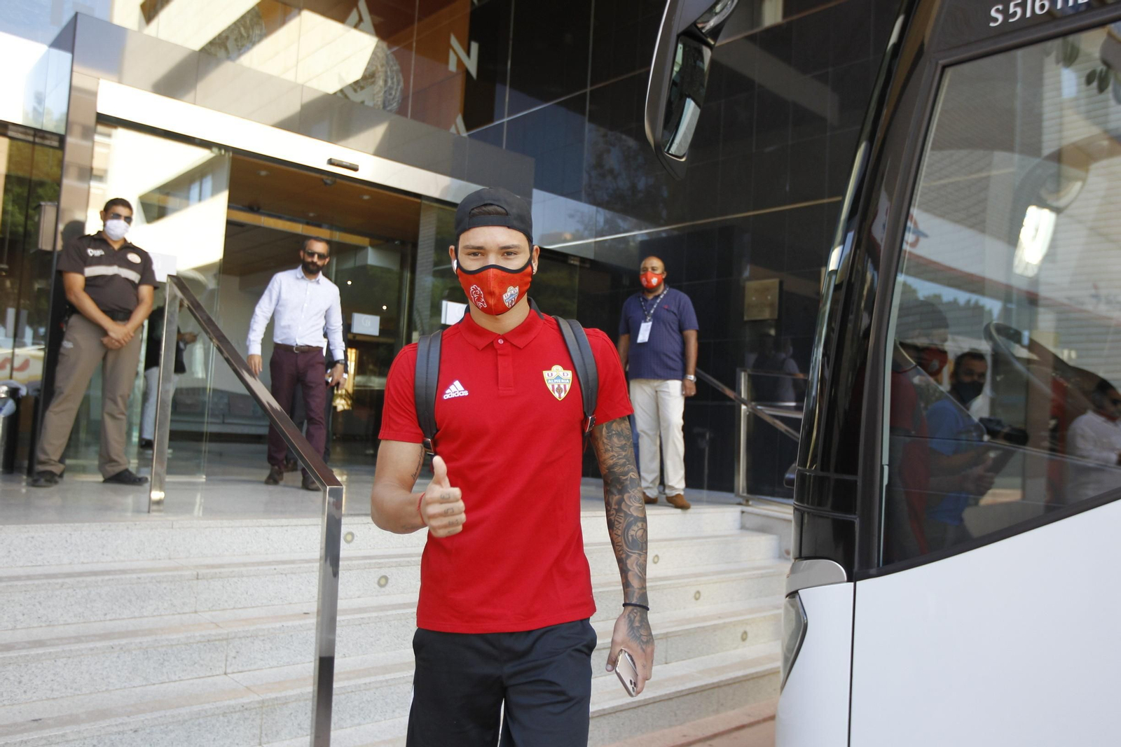 Fotogalería de la afición del Almería antes del partido ante el Girona