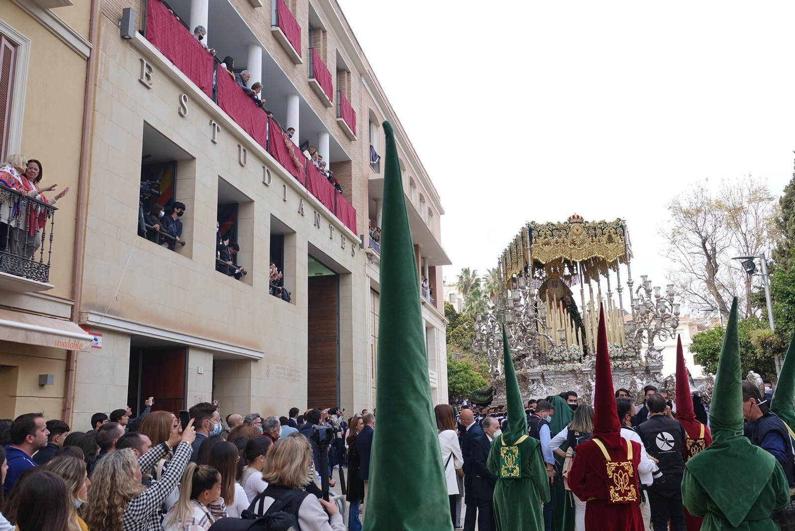 Las fotos de Estudiantes, en el Lunes Santo de Málaga