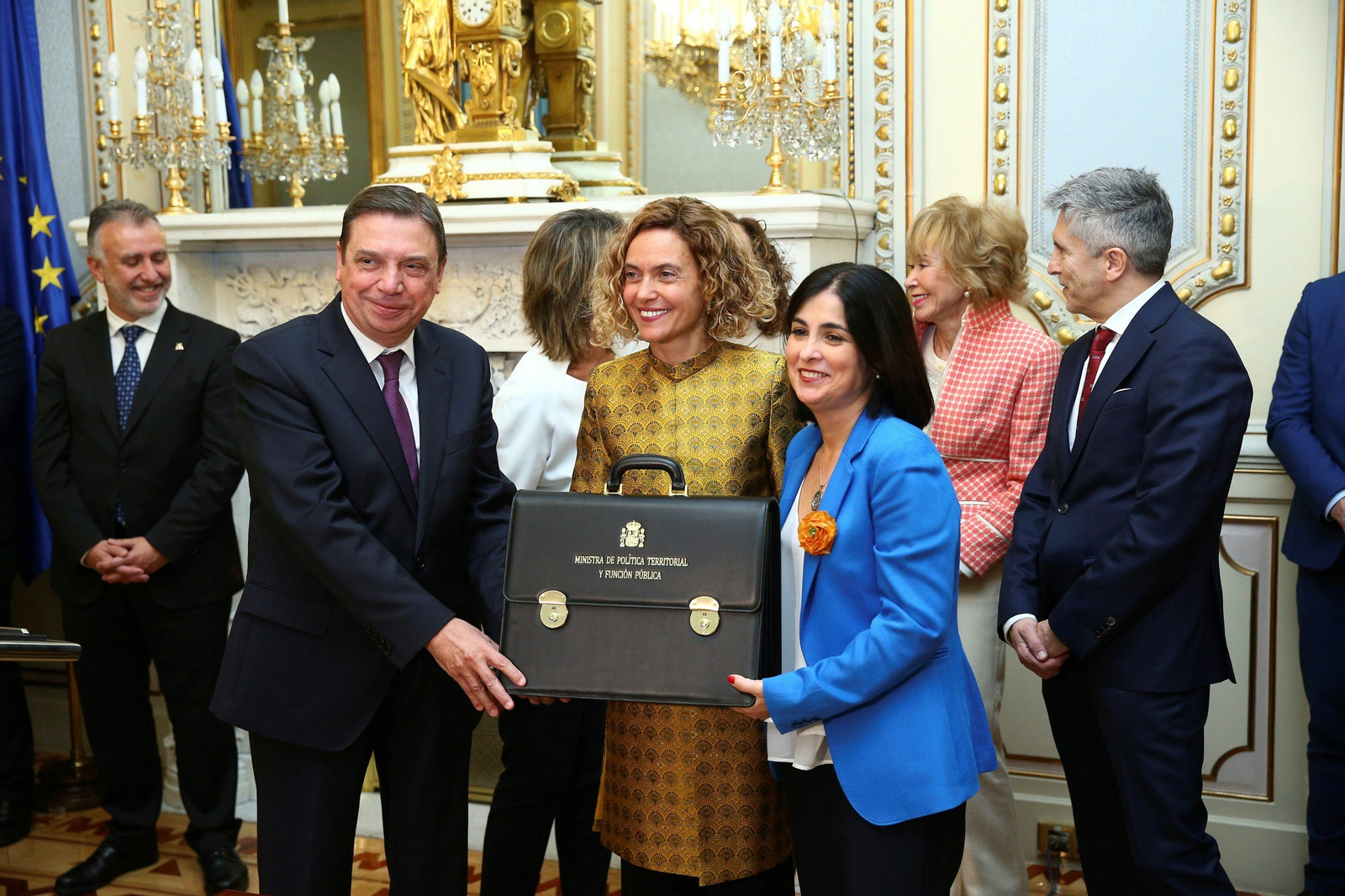 Los ministros reciben sus carteras