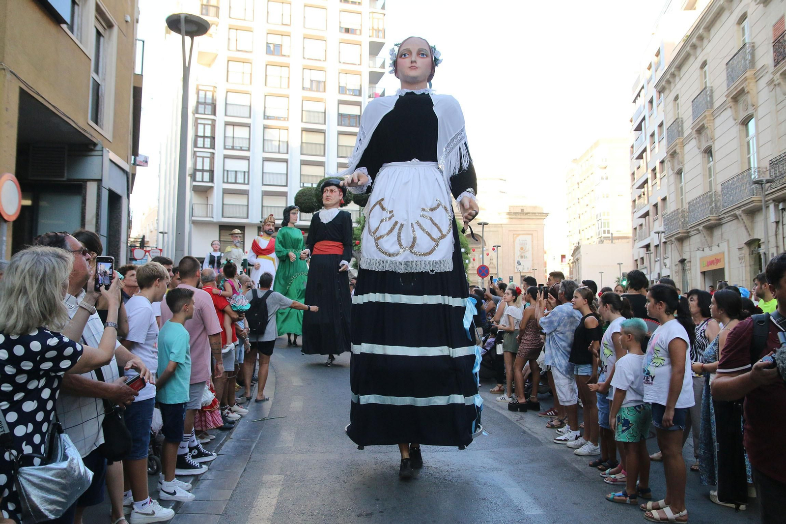 Las imágenes de la batalla de flores en la Feria de Almería 2023
