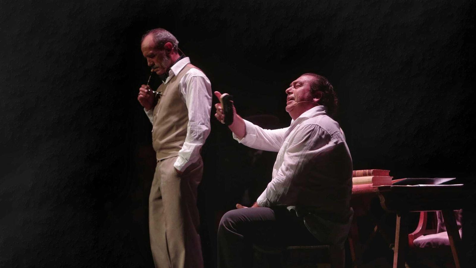 El actor Juan Antonio Álvarez (Álvaro Picardo) y el cantaor Paco Reyes (Manolito).