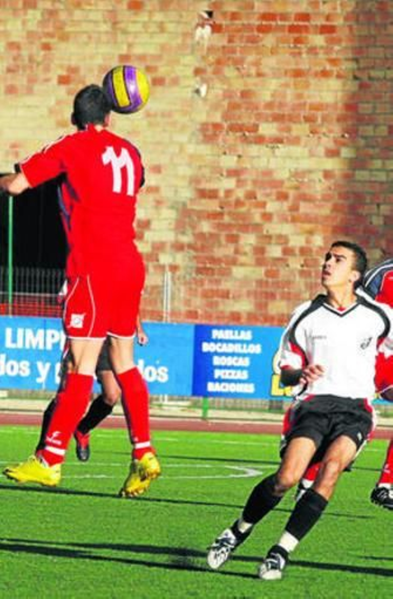 El Imperio salta hacia arriba a costa del Estrellas Chana.
