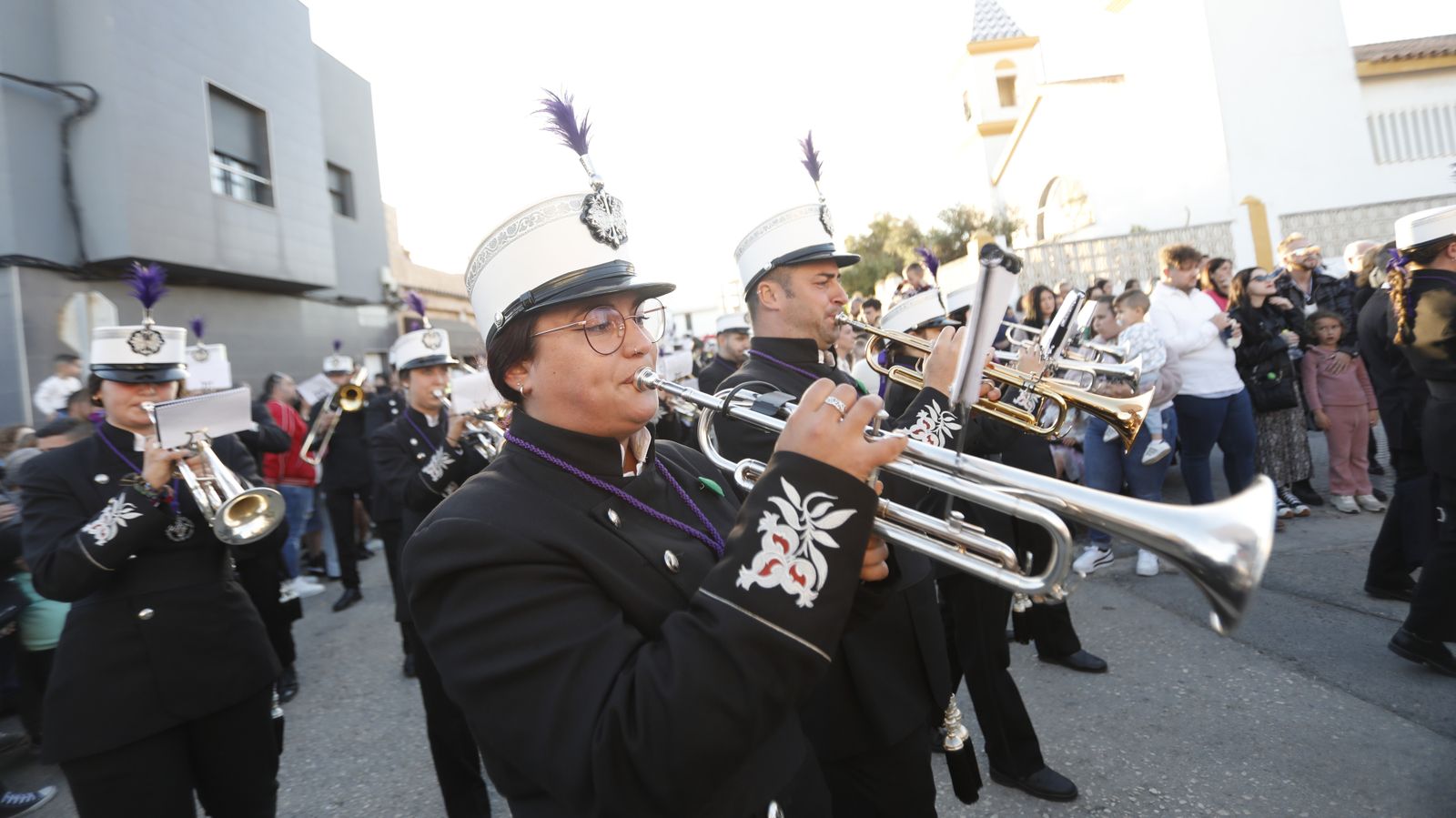Las fotos del Viernes Santo en la Línea:  Cristo del Mar y Luz y Esperanza Nuestra, Soledad y Santo Entierro, Cristo del Amor y Misericordia y Amargura