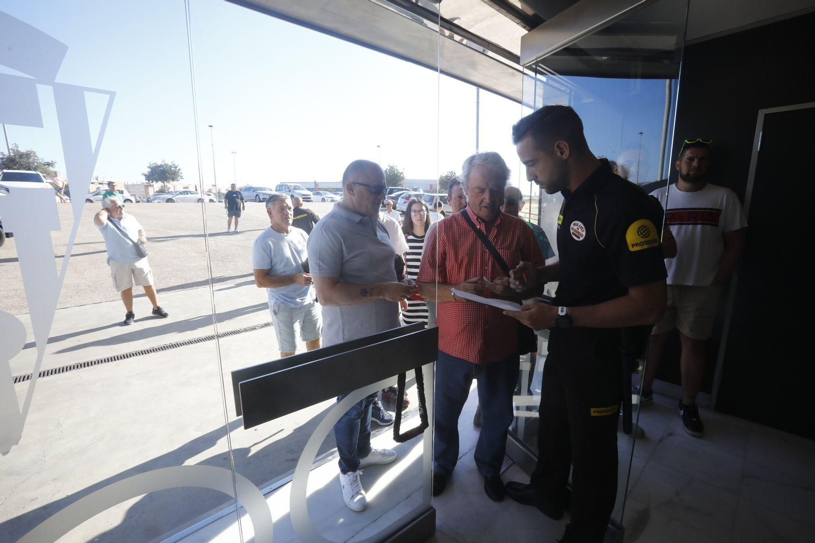 La gran expectación en el inicio de la campaña de abonos del Córdoba CF, en imágenes