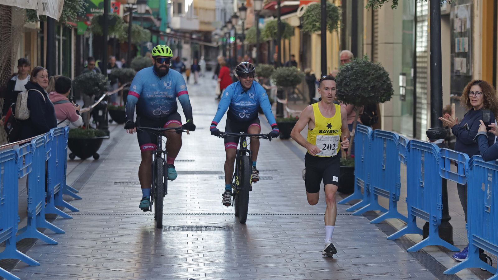 Fotos de la IX Carrera Popular de la Inmaculada en La Línea