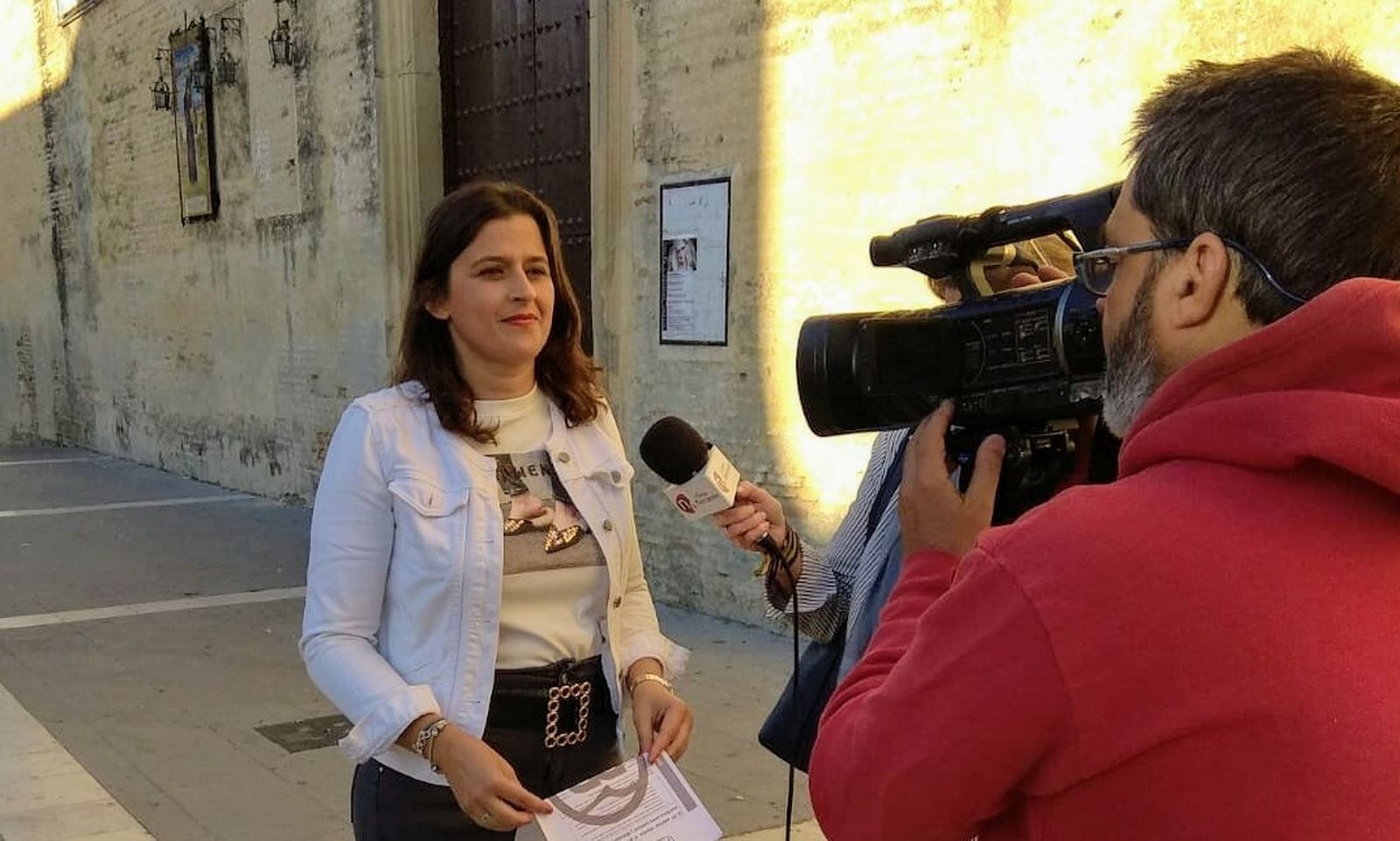 La presidenta del PP de Sanlúcar, Carmen Pérez, en sus declaraciones públicas de hoy.