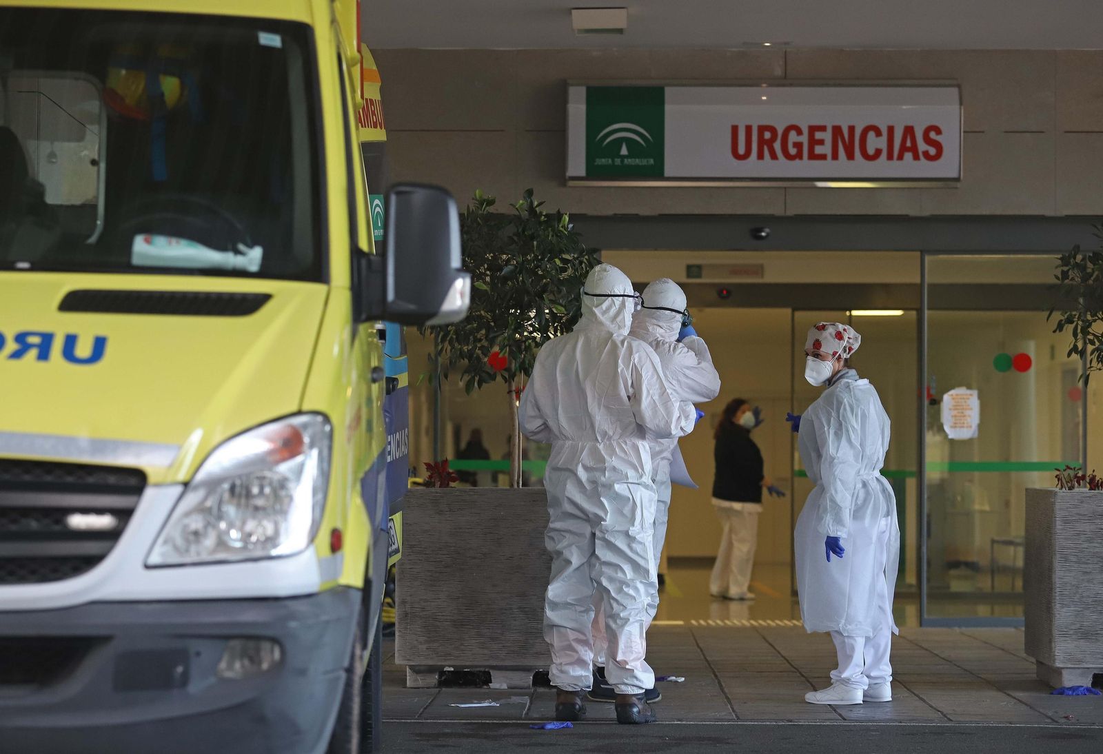 La entrada de urgencias en el hospital de La Línea.