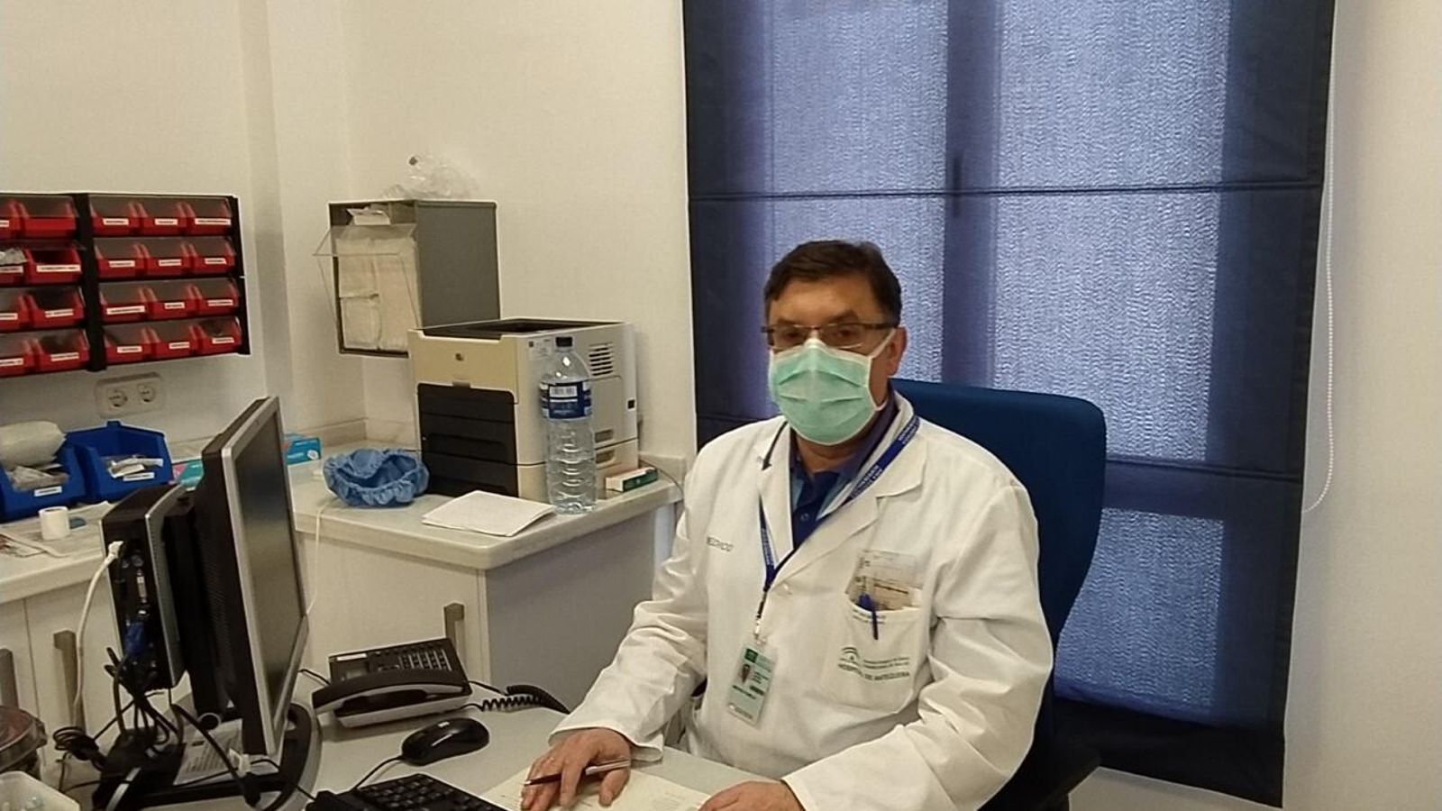 Ángel García Arjona en el centro de salud de Campillos.