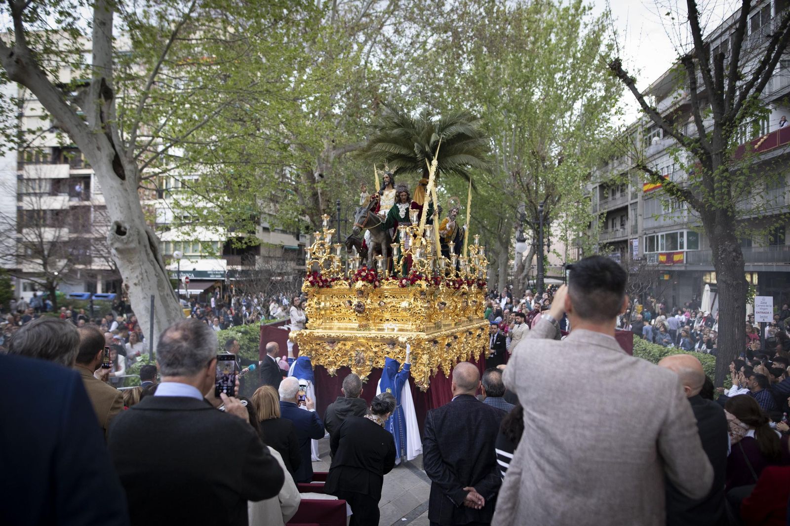 Granada estrenó la nueva carrera oficial frente a la Basílica de las Angustias