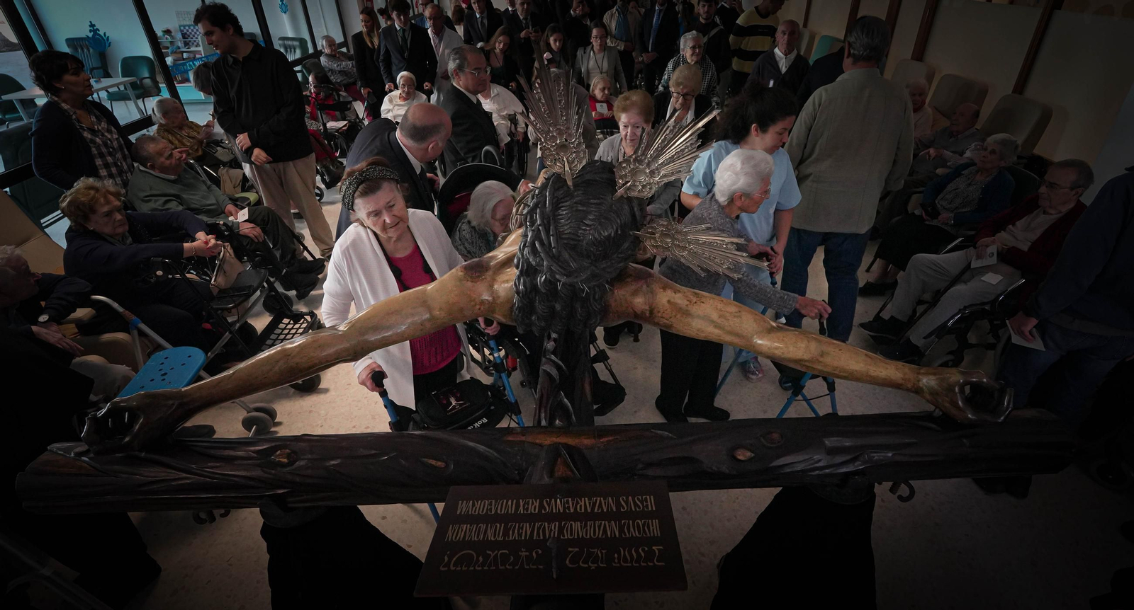 Imágenes del Cristo de la Esperanza con los ancianos del San Juan Grande en Jerez