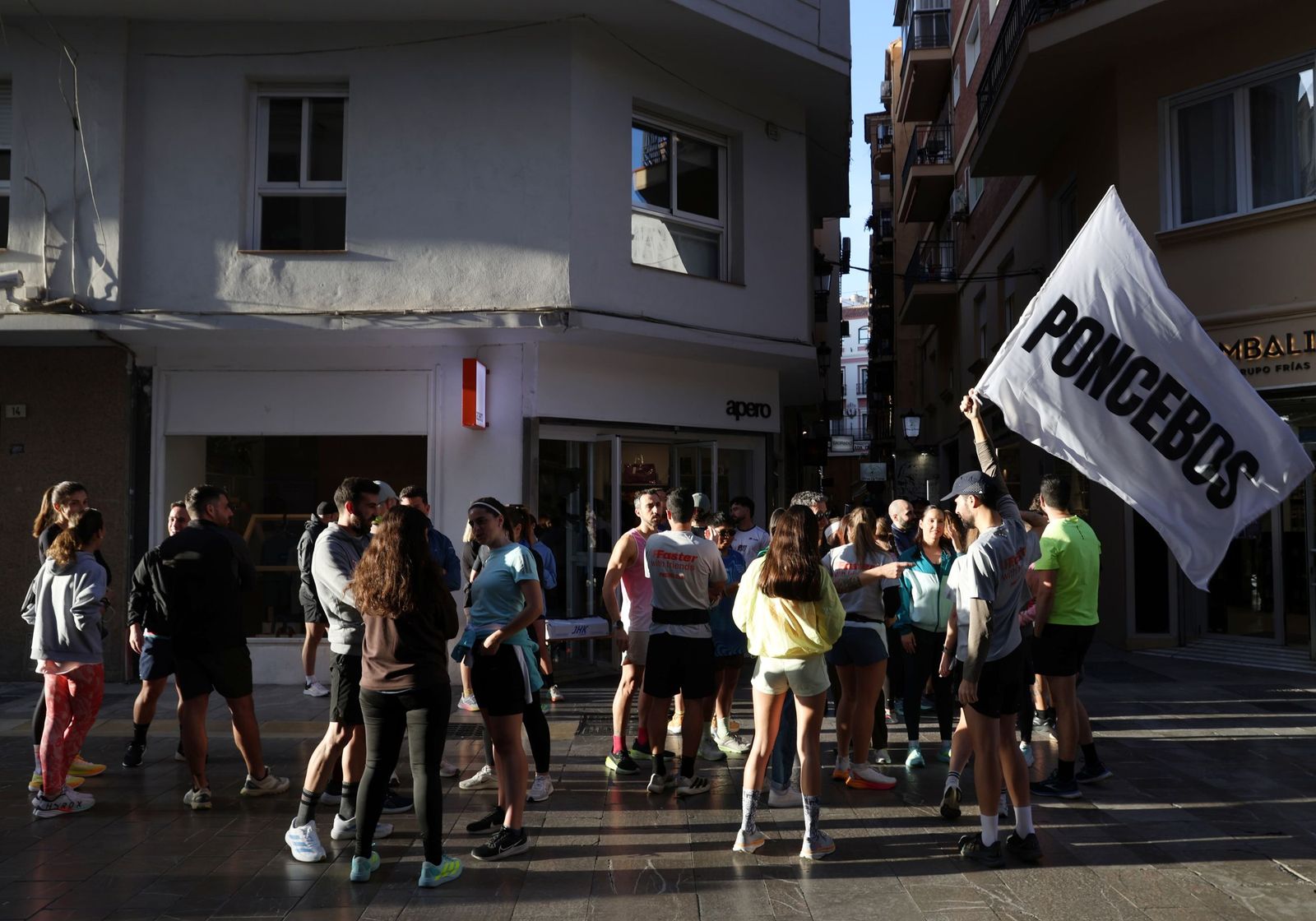 El club de running Poncebos reunidos en Apero.
