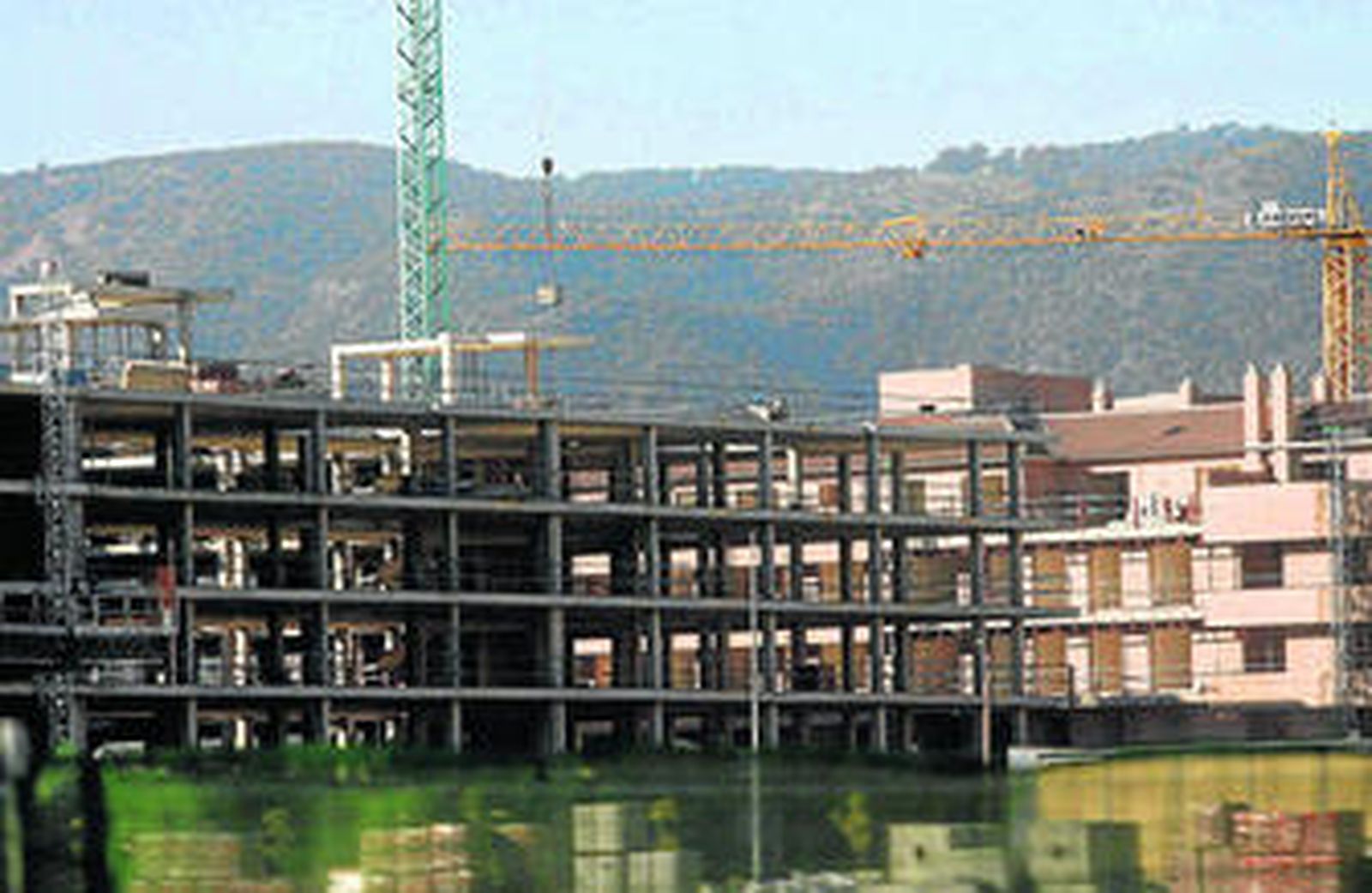 Un bloque de pisos en construcción en la capital.