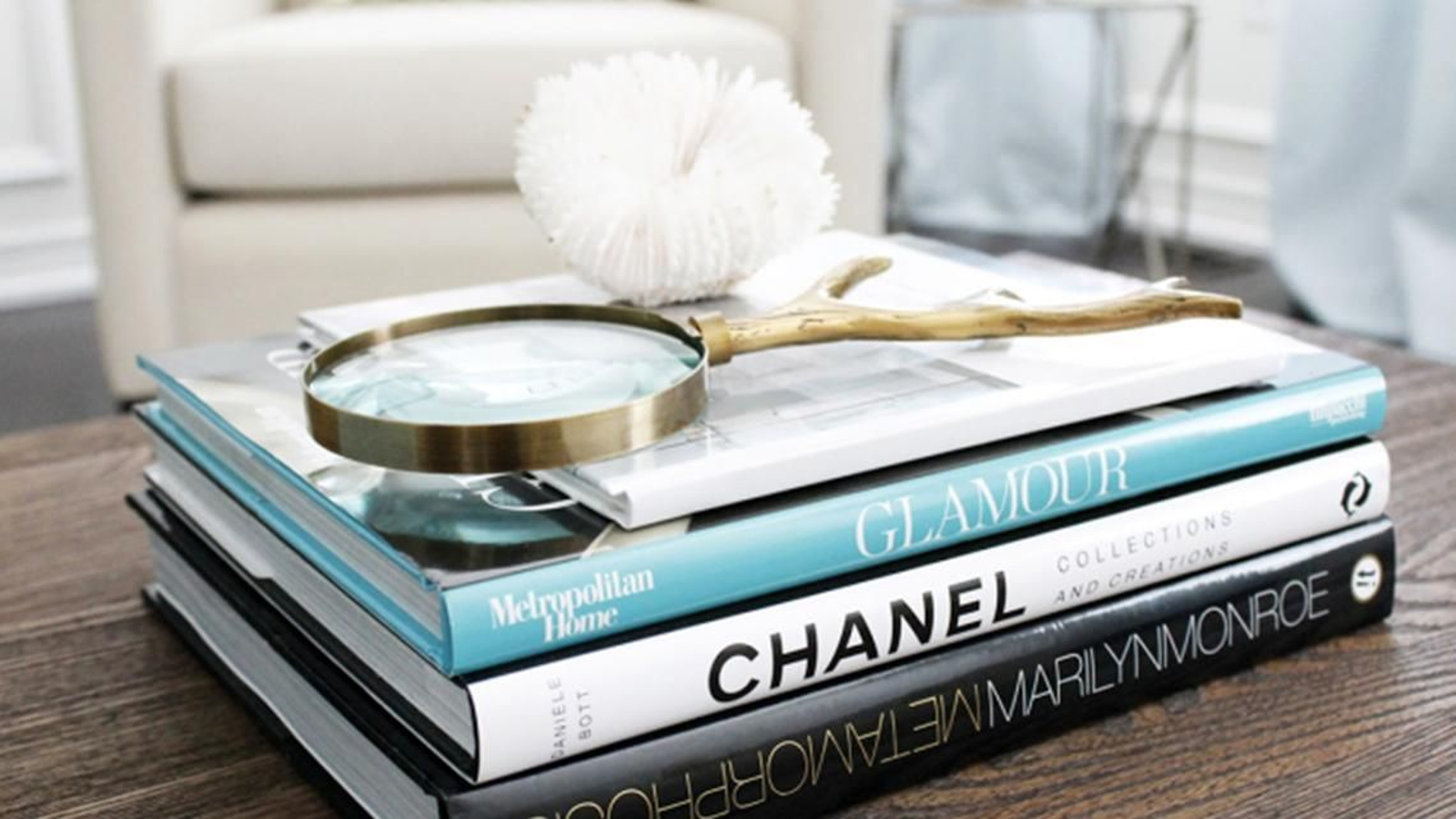 Los diez títulos de moda que no deben faltar en la estantería de una buena 'fashion victim'.