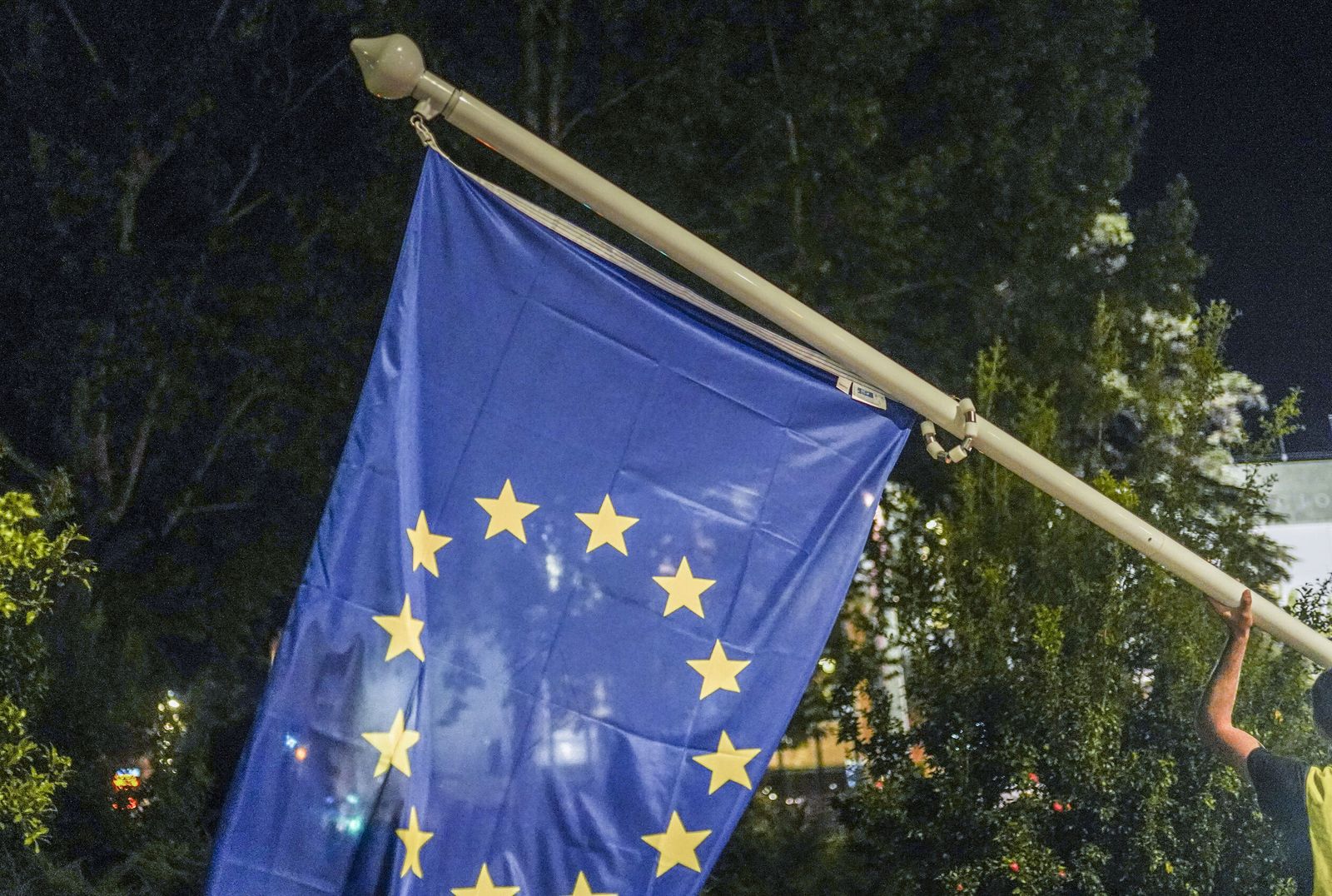La bandera de la UE ya luce en Granada