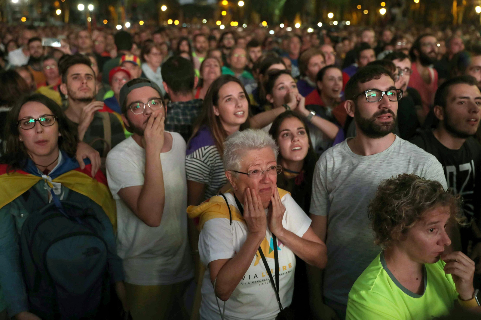 La declaración de la independencia catalana "en suspenso", en imágenes