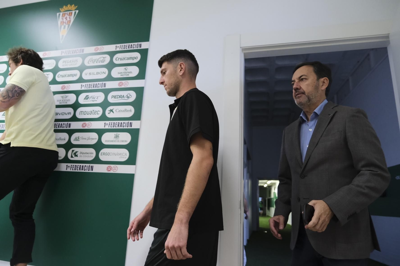 La presentación de Alberto Toril como nuevo jugador del Córdoba CF, en imágenes