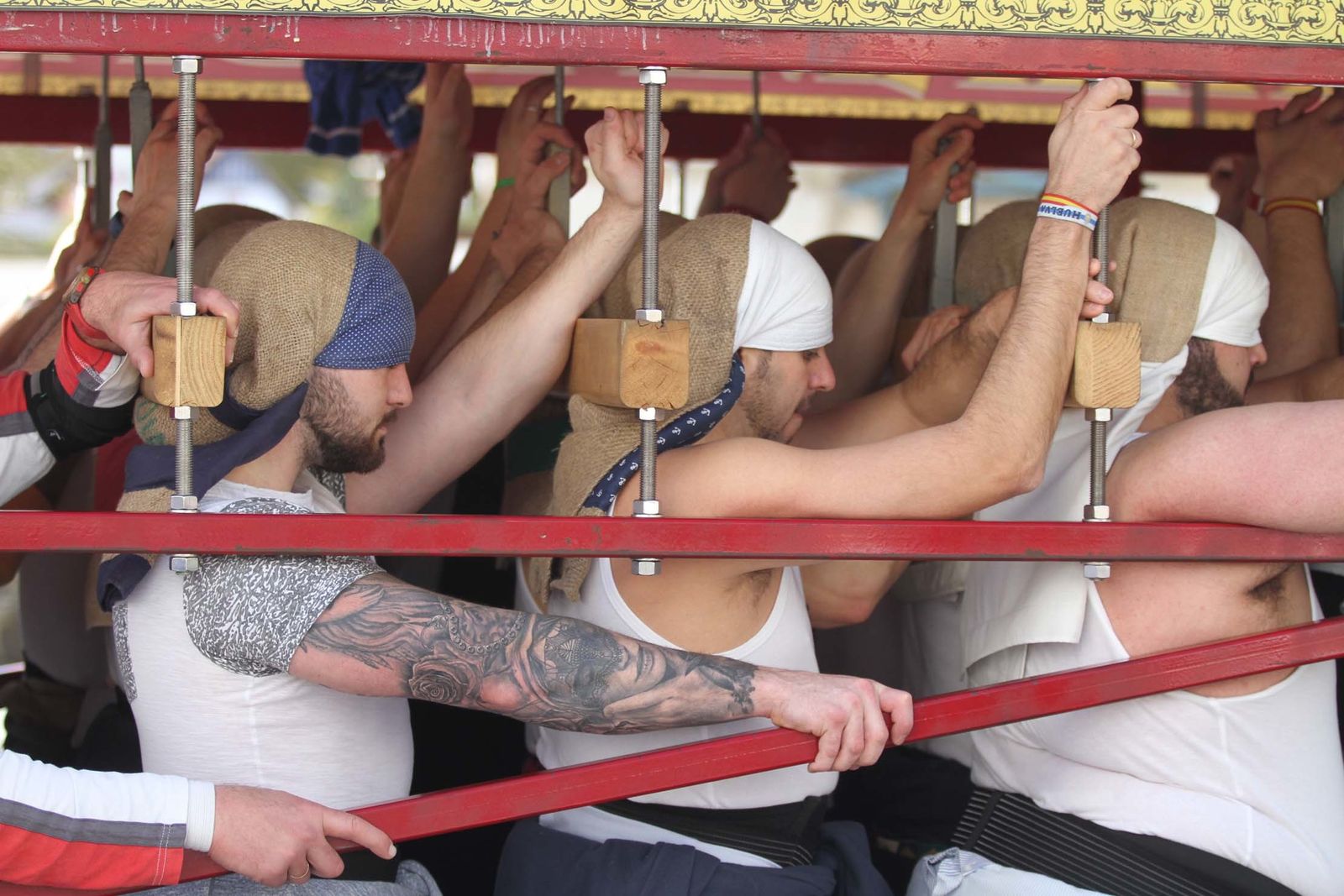 Imágenes del ensayo solidario de la Hermandad de Tres Caidas