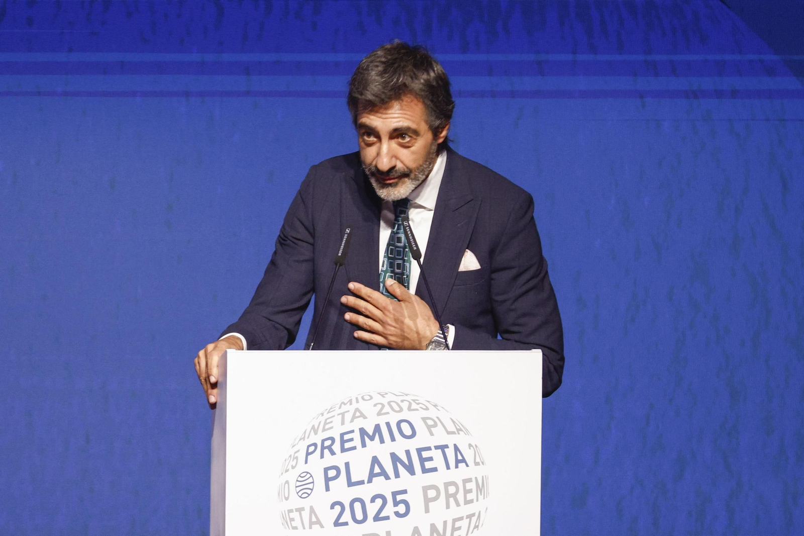 Juan del Val (Madrid, 1970), este miércoles tras recoger el Premio Planeta.
