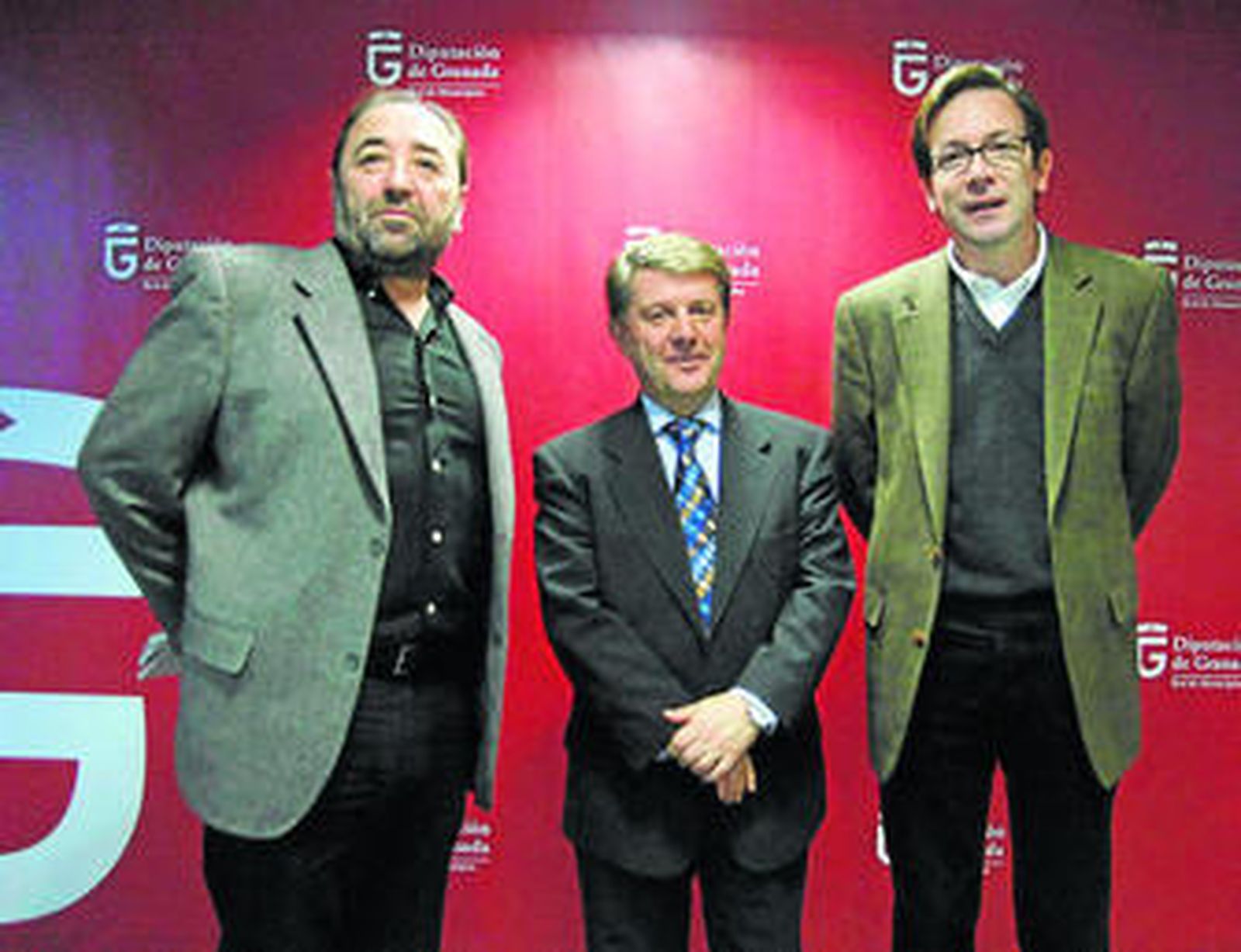Alfonso Alcalá, Antonio Martínez Caler y Emilio Ruiz Barrachina, ayer, en la sede de la Diputación.