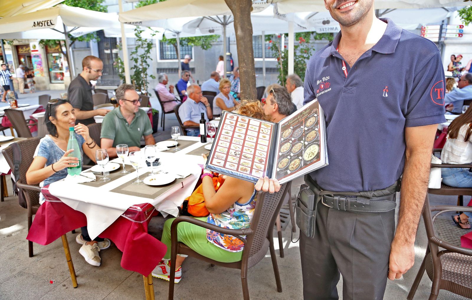 Un bar de la calle Lancería en una imagen tomada este verano.