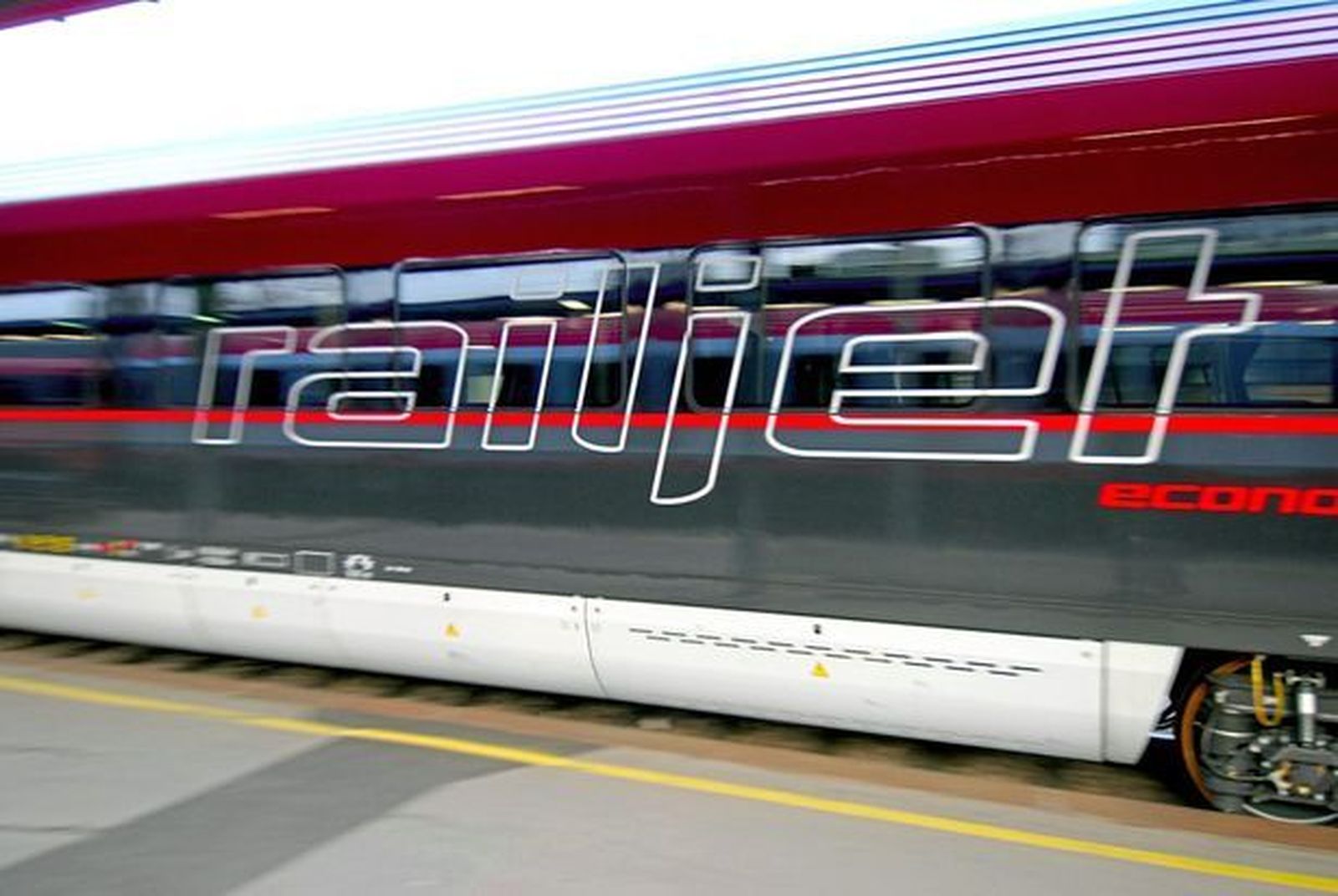 Saludos nazis en lugar de emitir la próxima parada en Austria