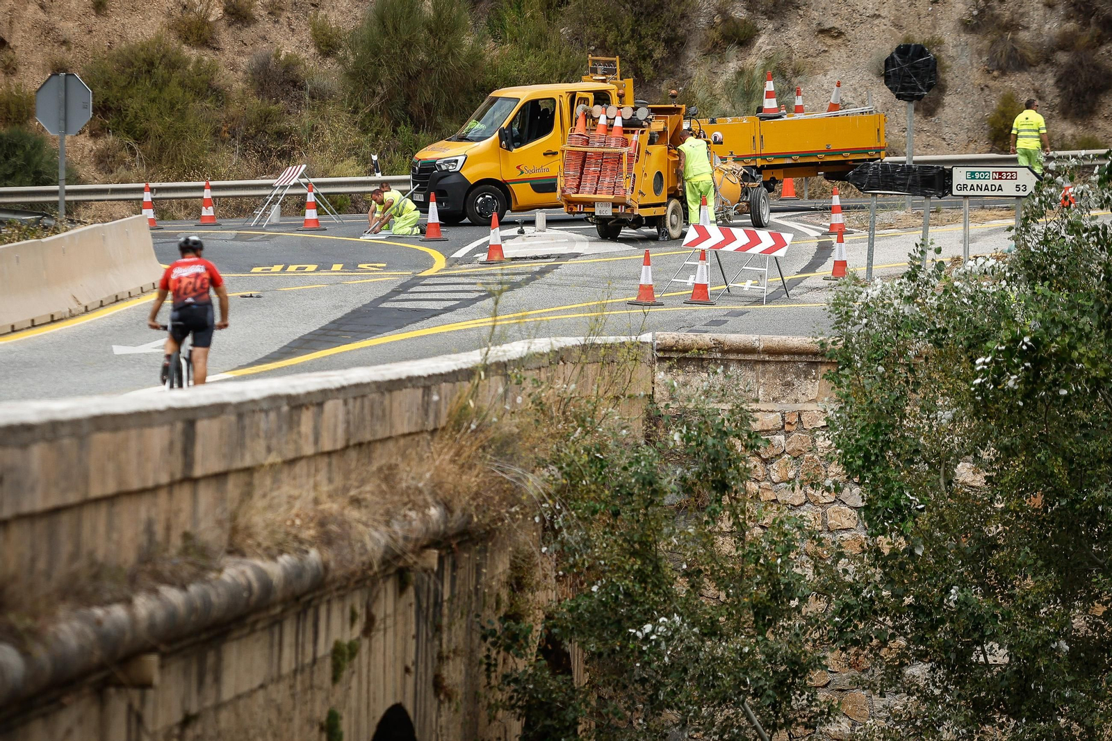 Fotos: así ha ido el primer día de cortes en la autovía A-44 de la Costa de Granada