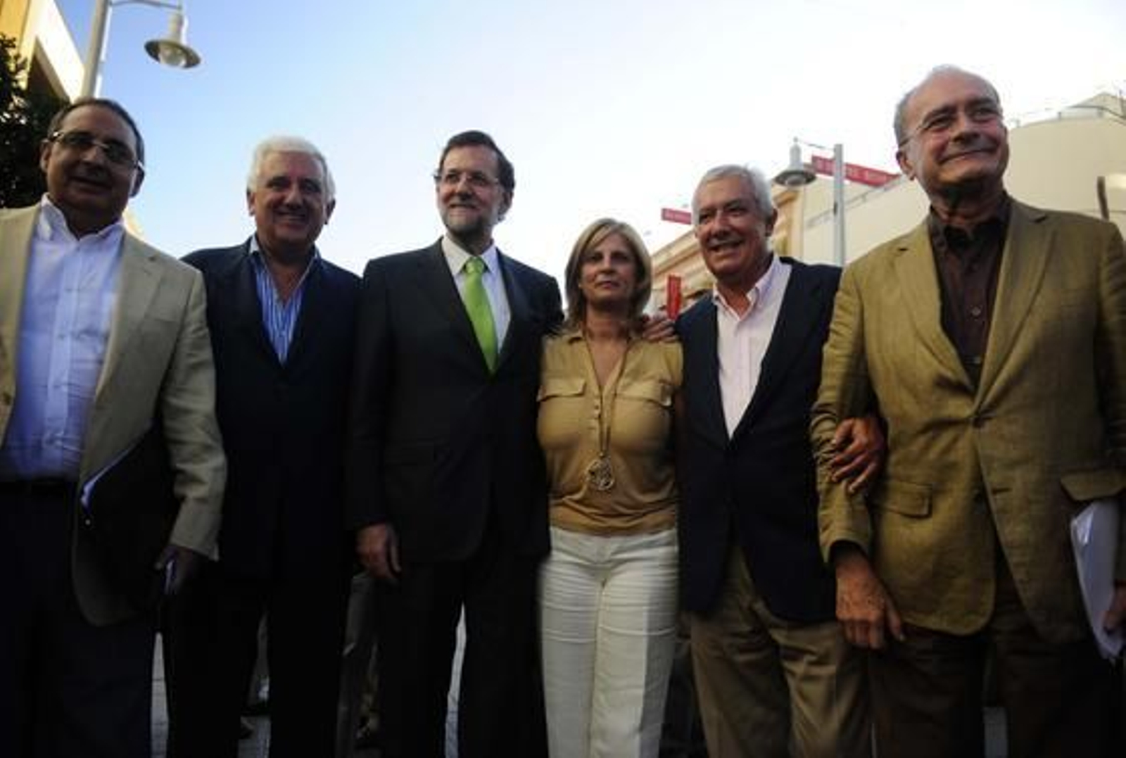 La cúpula del PP, con Mariano Rajoy que presidió el encuentro mantenido ayer en La Isla con los empresarios

Foto: Elias Pimentel