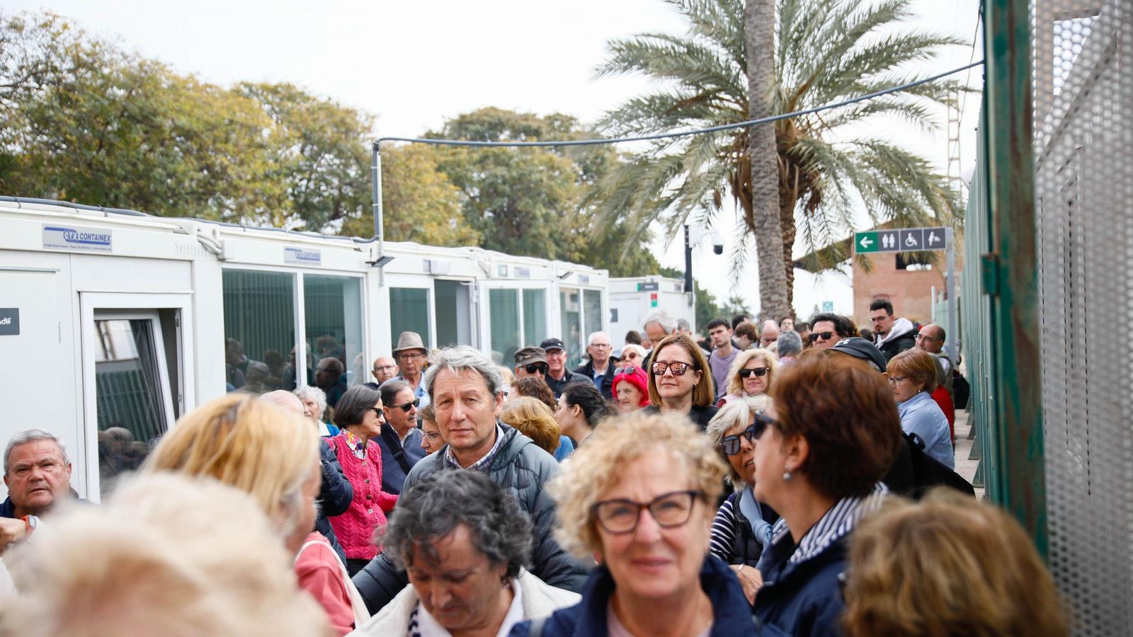 Los mayores en la estación de Huércal de Almería.