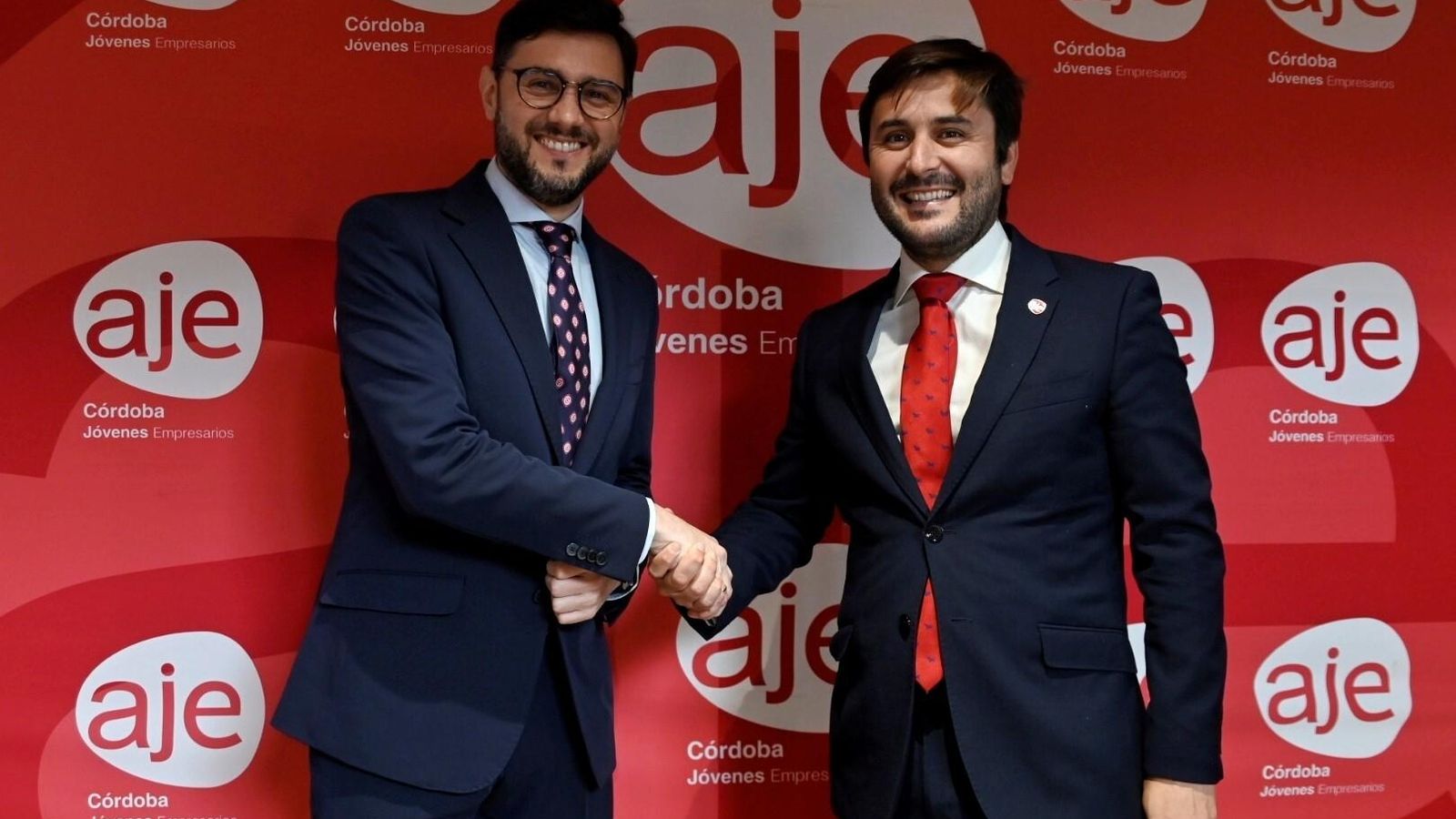 Víctor Macías, nuevo presidente de AJE, recibe el testigo de Félix Almagro.