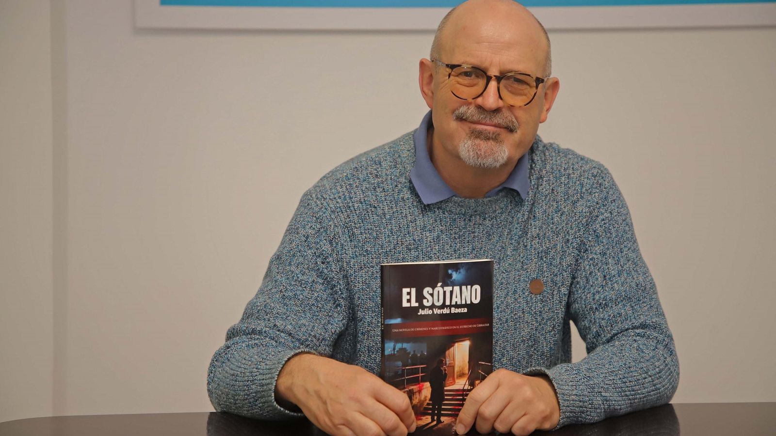El escritor y inspector jefe de Vigilancia Aduanera Julio Verdú Baeza presenta su cuarta novela, 'El sótano'.