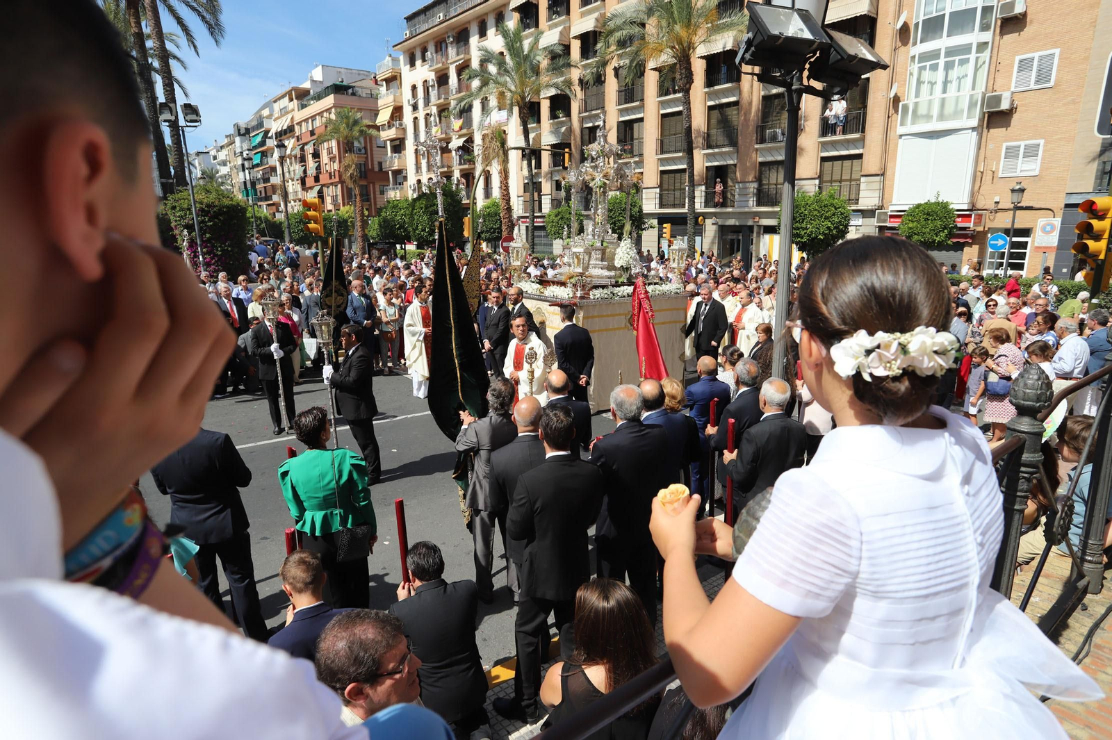 Imágenes del Corpus Christi recorriendo las calles de Huelva