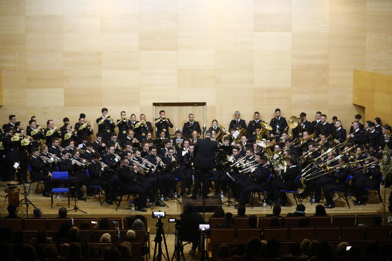 Las mejores imágenes del concierto solidario de la Agrupación Cristo de Gracia de Córdoba