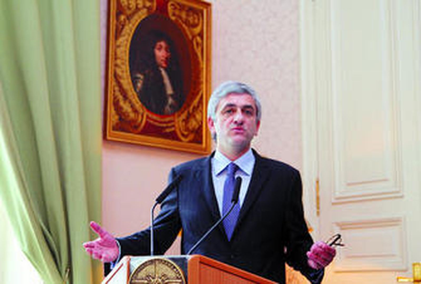 El ministro de Defensa francés, Hervé Morin, durante el anuncio.